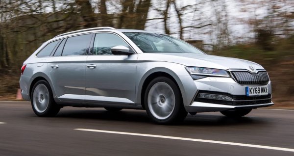 Години на производство:  2015-2023

Уместно наречена - Skoda Superb отдавна е един от любимите автомобили на шофьорите. Радва се на безброй награди, така че вероятно няма да е голяма изненада да научим, че има и такава за теглене от Клуба за каравани и кемпери за 2024 г. 

Обичайният набор от добре направени бензинови и дизелови двигатели на Volkswagen Group са на линия. Всички модели Superb могат да теглят между 1500–2000 кг. По-голям капацитет на теглене от 2200 кг е запазен за задвижване на четирите колела, а именно за най-мощния от дизелите  - 2.0 TDI. 